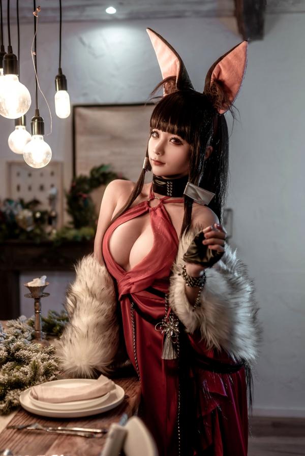 蠢沫沫   蠢沫沫-146-碧蓝航线赤城Cosplay：火辣红色礼服，毛领兔女郎私房性感写真第27张图片