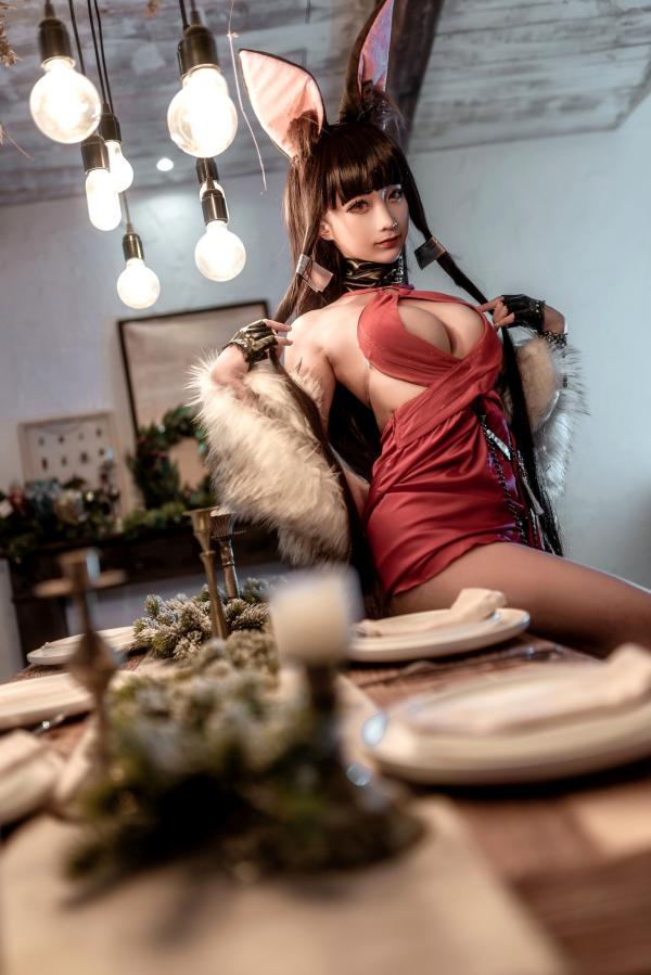 蠢沫沫   蠢沫沫-146-碧蓝航线赤城Cosplay：火辣红色礼服，毛领兔女郎私房性感写真第29张图片