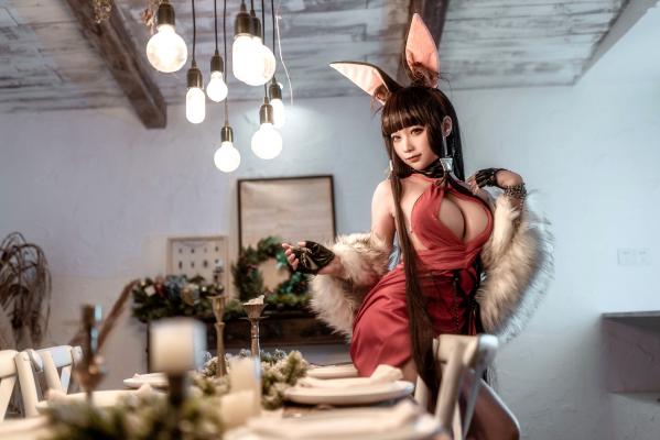 蠢沫沫   蠢沫沫-146-碧蓝航线赤城Cosplay：火辣红色礼服，毛领兔女郎私房性感写真第34张图片