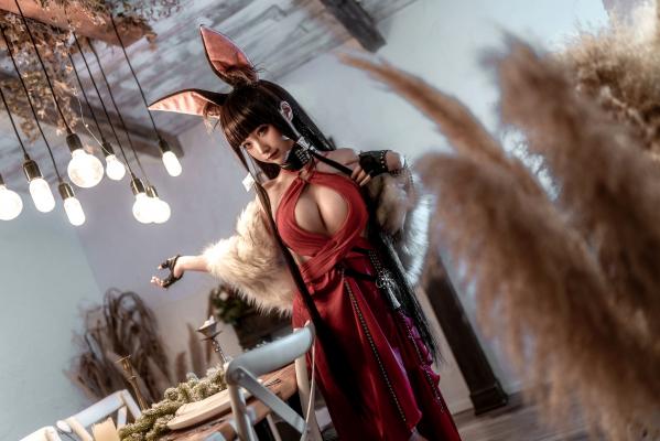 蠢沫沫   蠢沫沫-146-碧蓝航线赤城Cosplay：火辣红色礼服，毛领兔女郎私房性感写真第37张图片
