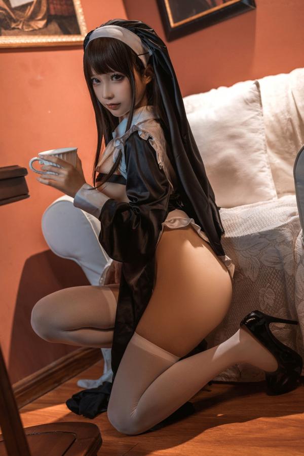 蠢沫沫   蠢沫沫-131-私房修女制服诱惑，极致大尺度角色扮演写真，性感长筒袜室内拍摄第18张图片