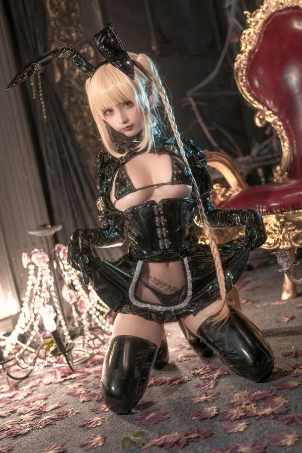 蠢沫沫   蠢沫沫-145-生日福利：暗黑哥特风漆皮兔女郎，冷艳cosplay诱惑写真第11张图片