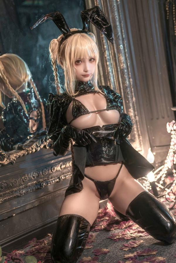 蠢沫沫   蠢沫沫-145-生日福利：暗黑哥特风漆皮兔女郎，冷艳cosplay诱惑写真第16张图片