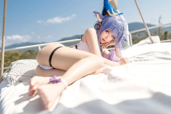 蠢沫沫   蠢沫沫《童の假日》Cosplay：户外纯白比基尼美少女，大尺度性感私房写真第2张图片