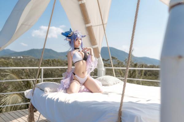 蠢沫沫   蠢沫沫《童の假日》Cosplay：户外纯白比基尼美少女，大尺度性感私房写真第12张图片