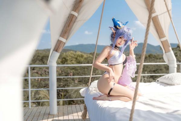 蠢沫沫   蠢沫沫《童の假日》Cosplay：户外纯白比基尼美少女，大尺度性感私房写真第34张图片