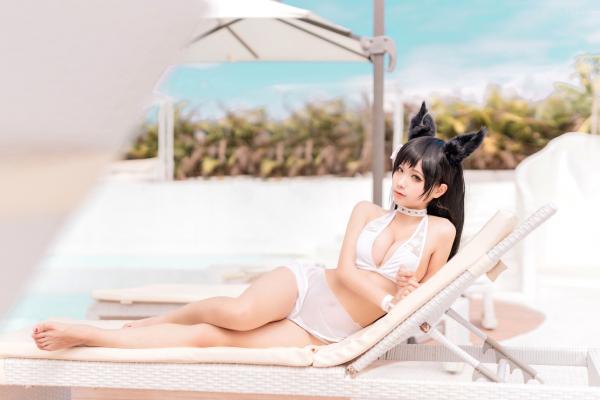 蠢沫沫   蠢沫沫 - 碧蓝航线爱宕泳装角色扮演，泳池边的诱惑女神，清纯与性感并存，顶级Cosplay高清套图第2张图片