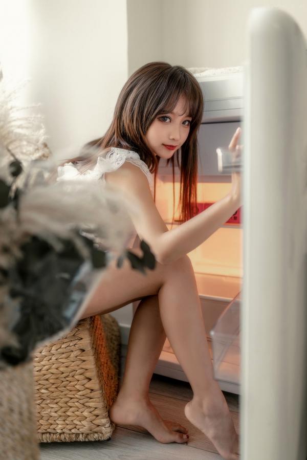 蠢沫沫   蠢沫沫极致私房：清新白蕾丝睡衣居家写真，纯欲气质诱惑写真大片第25张图片