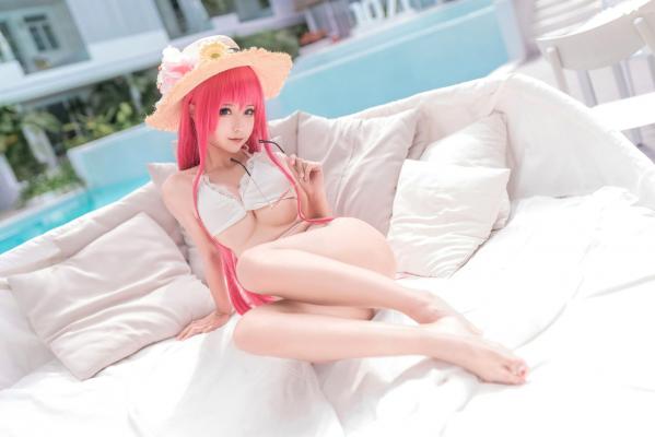 蠢沫沫   蠢沫沫《童の假日》清纯度假旅拍写真，白色比基尼展现极品骨感身材曲线第11张图片