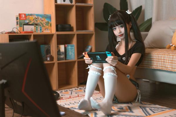 蠢沫沫   蠢沫沫-144-健身环Gamer Girl私房写真，沉浸式游戏少女诱惑装扮，甜美颜值与火辣身材，打造治愈又心动的宅家风摄影大片第3张图片