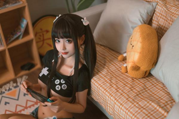 蠢沫沫   蠢沫沫-144-健身环Gamer Girl私房写真，沉浸式游戏少女诱惑装扮，甜美颜值与火辣身材，打造治愈又心动的宅家风摄影大片第8张图片