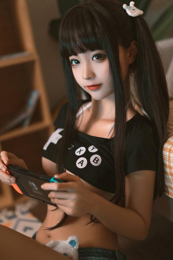 蠢沫沫   蠢沫沫-144-健身环Gamer Girl私房写真，沉浸式游戏少女诱惑装扮，甜美颜值与火辣身材，打造治愈又心动的宅家风摄影大片第9张图片