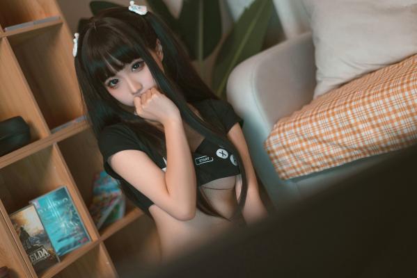 蠢沫沫   蠢沫沫-144-健身环Gamer Girl私房写真，沉浸式游戏少女诱惑装扮，甜美颜值与火辣身材，打造治愈又心动的宅家风摄影大片第14张图片