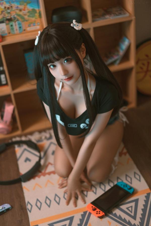 蠢沫沫   蠢沫沫-144-健身环Gamer Girl私房写真，沉浸式游戏少女诱惑装扮，甜美颜值与火辣身材，打造治愈又心动的宅家风摄影大片第16张图片