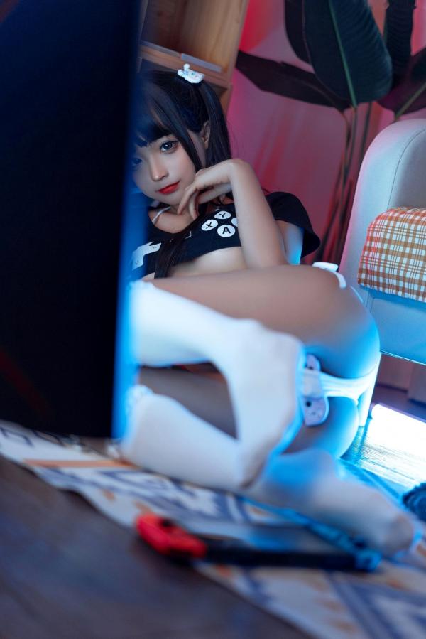 蠢沫沫   蠢沫沫-144-健身环Gamer Girl私房写真，沉浸式游戏少女诱惑装扮，甜美颜值与火辣身材，打造治愈又心动的宅家风摄影大片第64张图片
