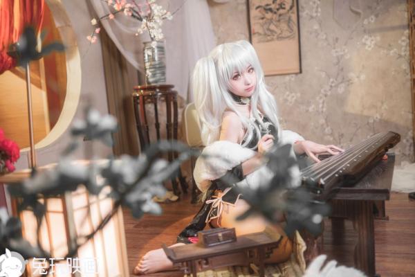 蠢沫沫   蠢沫沫-092-旗袍萝莉cosplay，银发古典古琴私房写真，性感与清纯碰撞的诱人尤物第31张图片