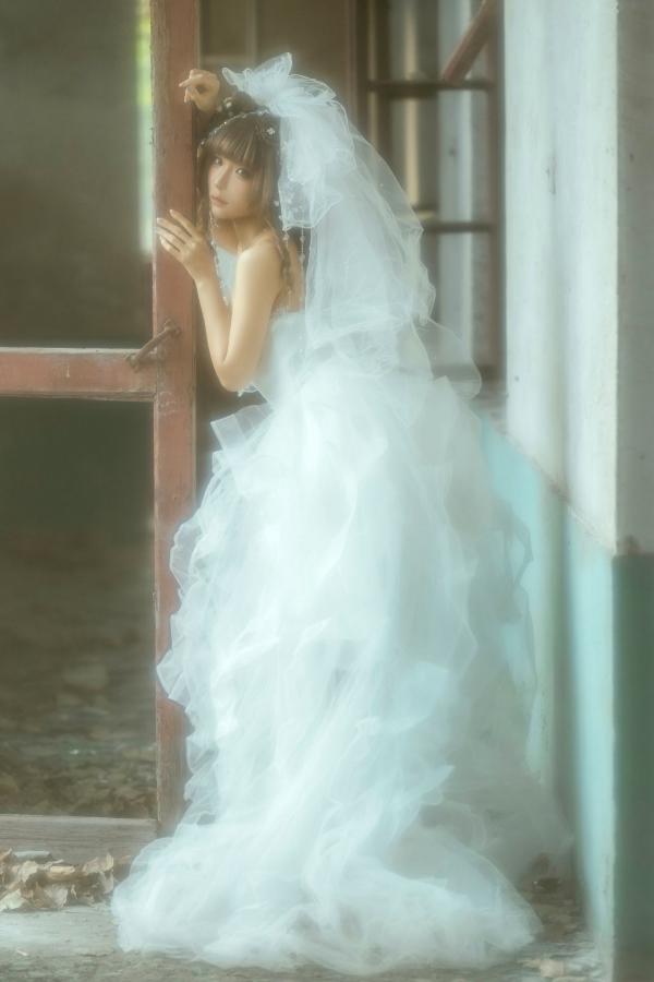 蠢沫沫   蠢沫沫-婚纱-废墟遗迹唯美写真，清纯新娘与破败场景的极致诱惑，梦幻光影下的人偶风私房大尺度系列第15张图片