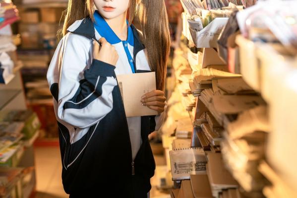 蠢沫沫   蠢沫沫-蠢沫沫奇遇记③：校服书店私房、二次元角色扮演、大胆身体彩绘、日系萝莉诱惑写真第5张图片