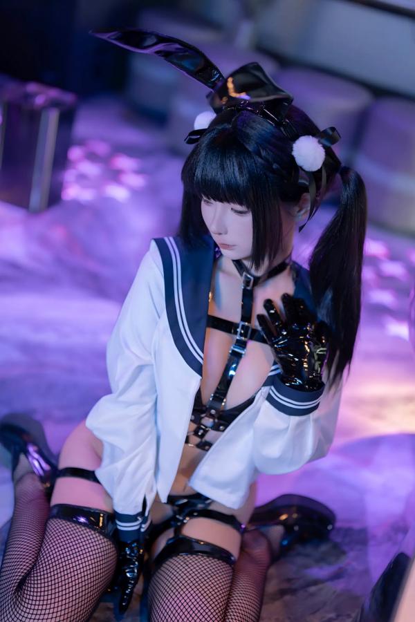 蠢沫沫   蠢沫沫 - 学妹的兼职，兔女郎cosplay酒吧诱惑，黑色紧身连体网袜写真第108张图片