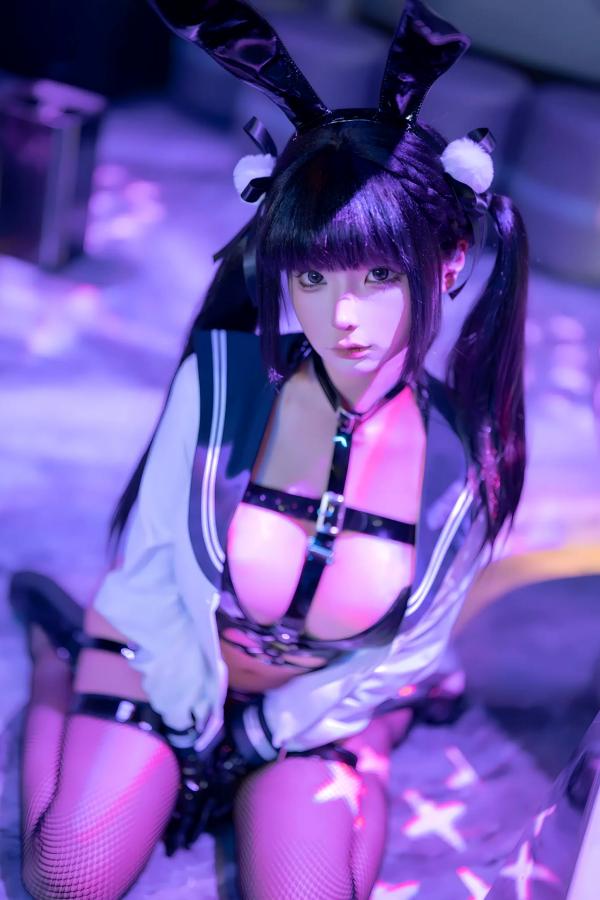 蠢沫沫   蠢沫沫 - 学妹的兼职，兔女郎cosplay酒吧诱惑，黑色紧身连体网袜写真第117张图片