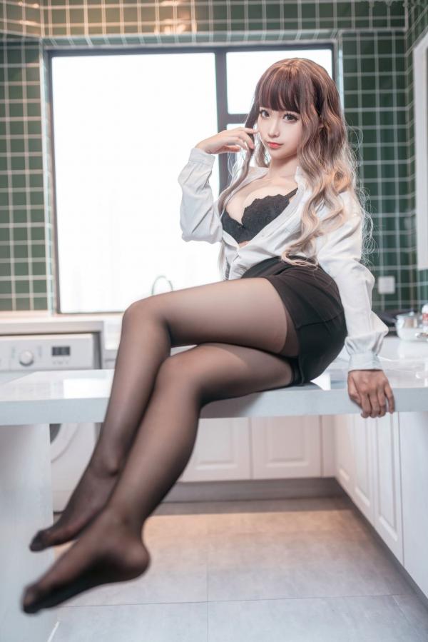 蠢沫沫   蠢沫沫-076-制服 OL职业装系列，白衬衫搭配性感破洞黑丝，极致私房诱惑与职场角色扮演，展现迷人美腿第9张图片