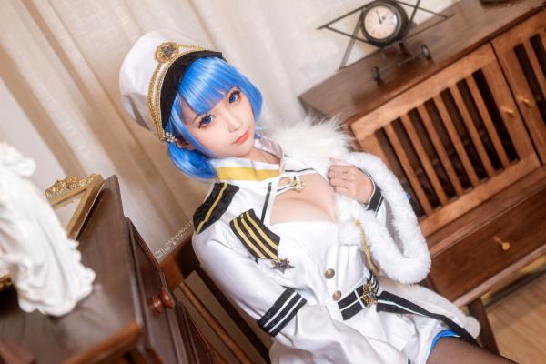 蠢沫沫   蠢沫沫-086-恰巴耶夫原皮：绝美高颜值Coser，完美驾驭海军制服，展示极致诱惑黑丝美腿，画面养眼！第28张图片