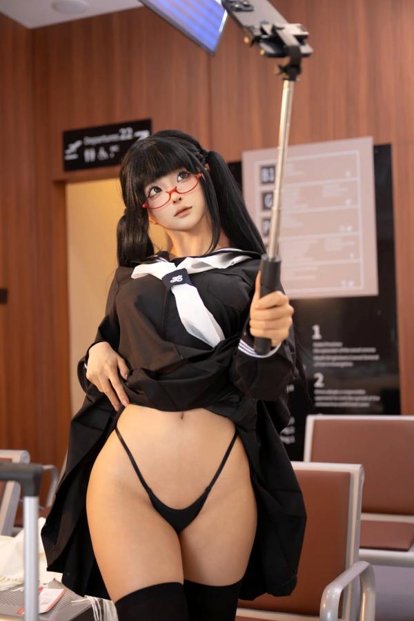 蠢沫沫   蠢沫沫私房大尺度写真：甜欲制服诱惑，极致身材展现 [150P]第12张图片