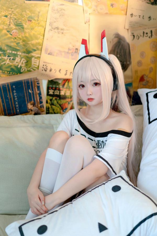 蠢沫沫   蠢沫沫-062-碧蓝航线绫波居家Cosplay纯白制服治愈萝莉写真第1张图片