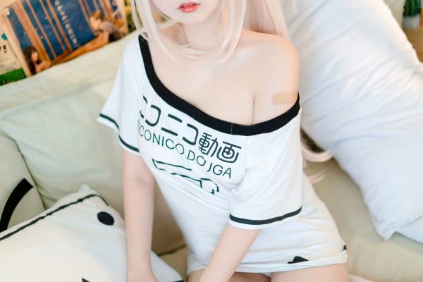 蠢沫沫   蠢沫沫-062-碧蓝航线绫波居家Cosplay纯白制服治愈萝莉写真第17张图片