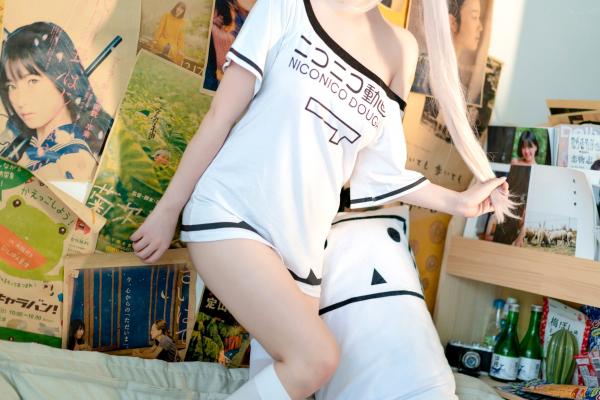 蠢沫沫   蠢沫沫-062-碧蓝航线绫波居家Cosplay纯白制服治愈萝莉写真第26张图片