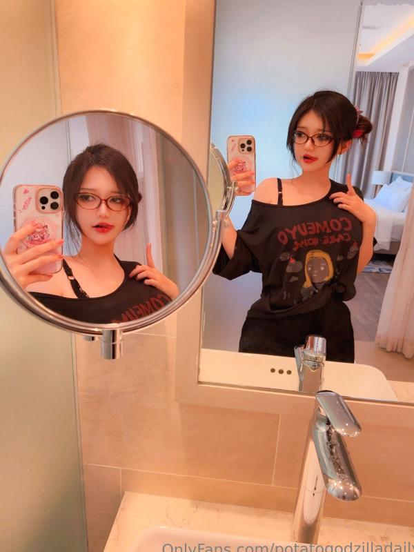 Potato Godzilla   Potato-Godzilla-OnlyFans-Nude-Aug-2025第6张图片