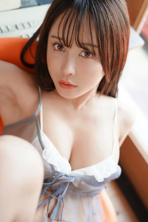 いくみ 呑田郁美  いくみ(Ikumi) – 精致白色透视内衣写真，纯欲诱惑室内家居风，尽显曼妙身材曲线第6张图片