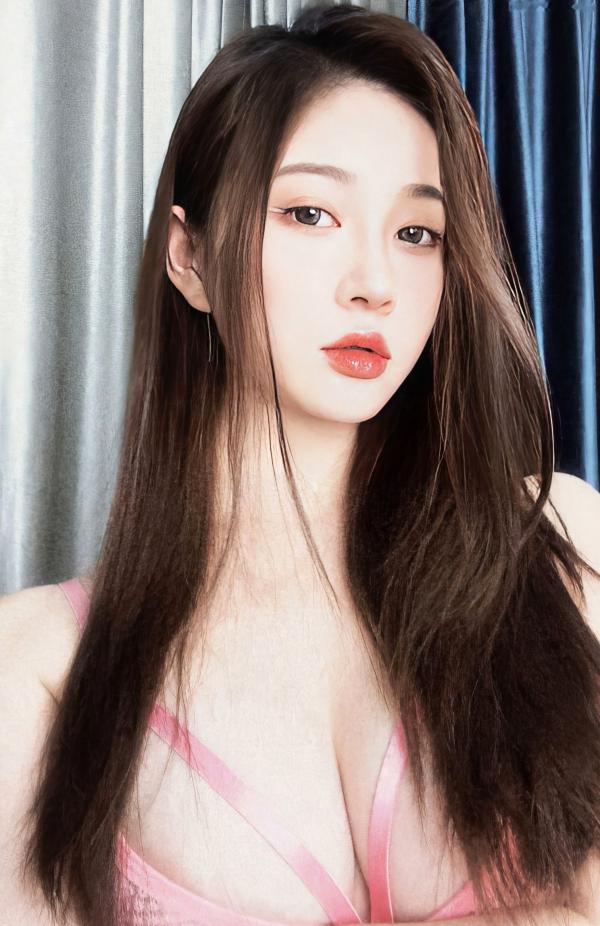 年年Nnian 年年  年年Nnian-粉色蕾丝系带内衣诱惑私房写真，极致曼妙身材尽显福利第1张图片