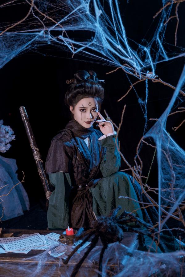 年年Nnian 年年  年年Nnian-四妹古风侠女剑客角色扮演，暗黑冷艳风格，绝美身材大尺度私房诱惑写真第3张图片
