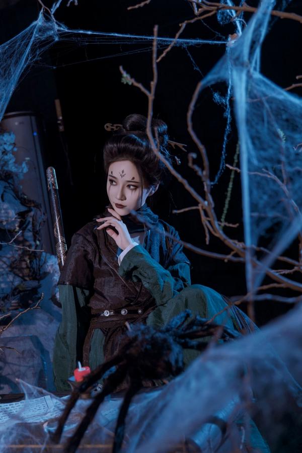 年年Nnian 年年  年年Nnian-四妹古风侠女剑客角色扮演，暗黑冷艳风格，绝美身材大尺度私房诱惑写真第5张图片