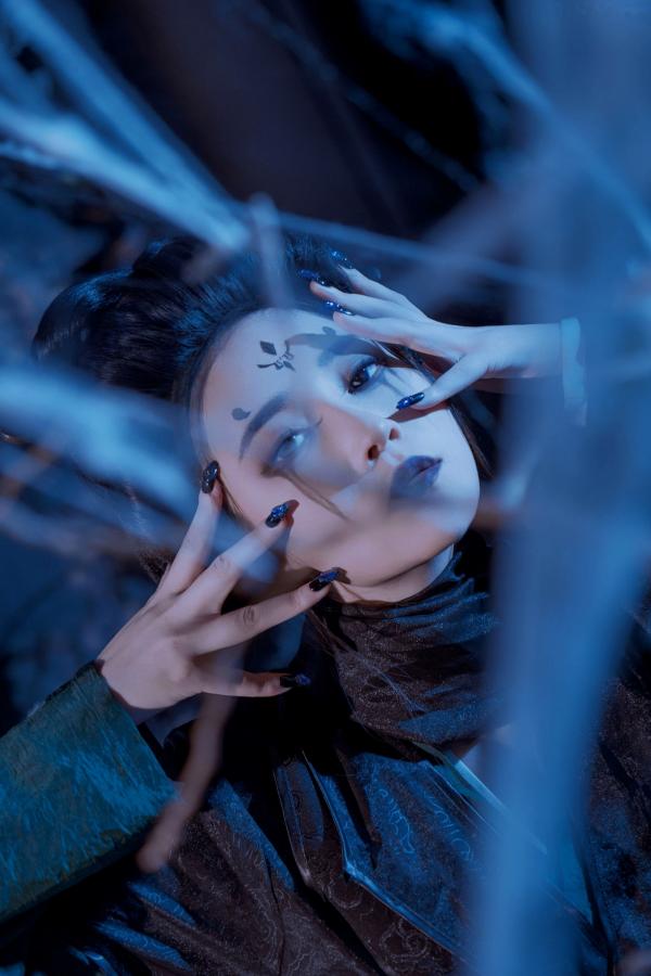 年年Nnian 年年  年年Nnian-四妹古风侠女剑客角色扮演，暗黑冷艳风格，绝美身材大尺度私房诱惑写真第10张图片