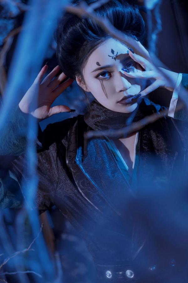 年年Nnian 年年  年年Nnian-四妹古风侠女剑客角色扮演，暗黑冷艳风格，绝美身材大尺度私房诱惑写真第11张图片