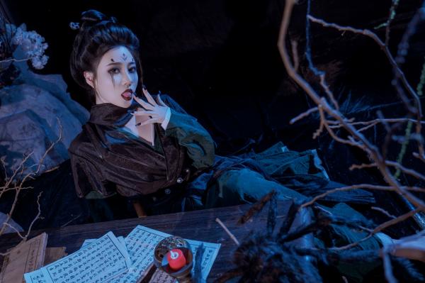 年年Nnian 年年  年年Nnian-四妹古风侠女剑客角色扮演，暗黑冷艳风格，绝美身材大尺度私房诱惑写真第12张图片