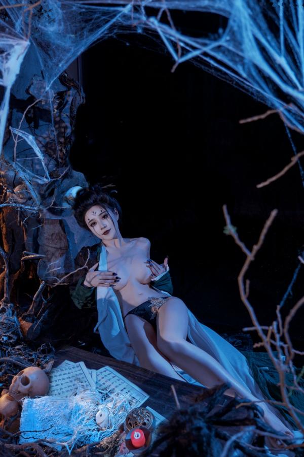 年年Nnian 年年  年年Nnian-四妹古风侠女剑客角色扮演，暗黑冷艳风格，绝美身材大尺度私房诱惑写真第34张图片