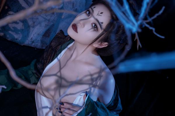 年年Nnian 年年  年年Nnian-四妹古风侠女剑客角色扮演，暗黑冷艳风格，绝美身材大尺度私房诱惑写真第39张图片