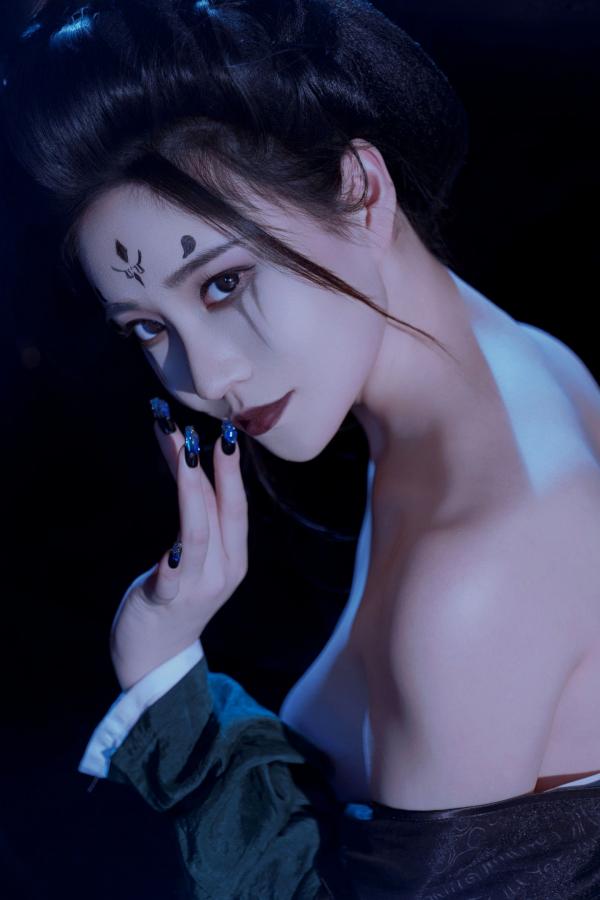 年年Nnian 年年  年年Nnian-四妹古风侠女剑客角色扮演，暗黑冷艳风格，绝美身材大尺度私房诱惑写真第52张图片