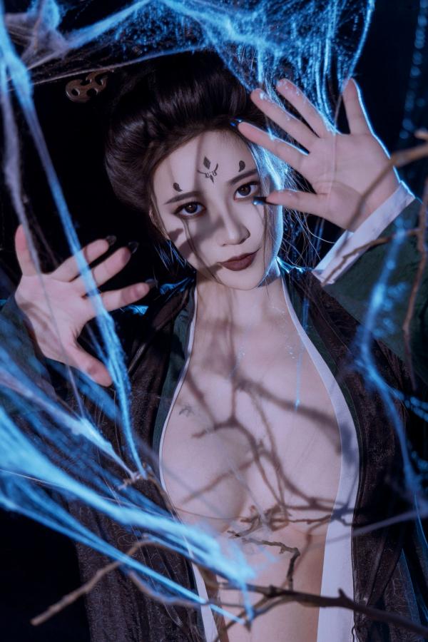 年年Nnian 年年  年年Nnian-四妹古风侠女剑客角色扮演，暗黑冷艳风格，绝美身材大尺度私房诱惑写真第57张图片