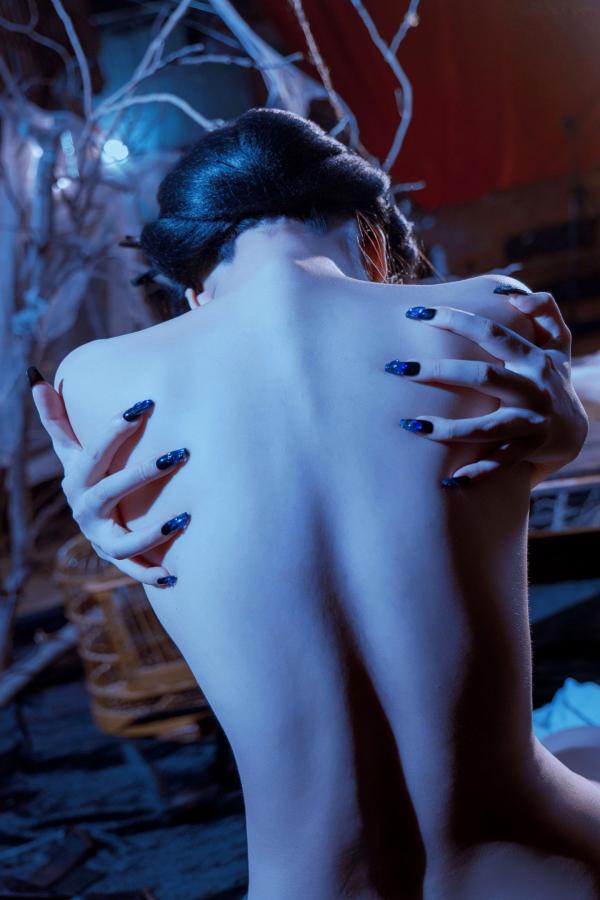 年年Nnian 年年  年年Nnian-四妹古风侠女剑客角色扮演，暗黑冷艳风格，绝美身材大尺度私房诱惑写真第64张图片