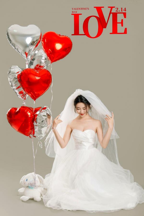 年年Nnian 年年  年年Nnian-LOVE-情人节特别篇：纯白婚纱私房照，心形气球浪漫诱惑与清纯甜美的碰撞第4张图片