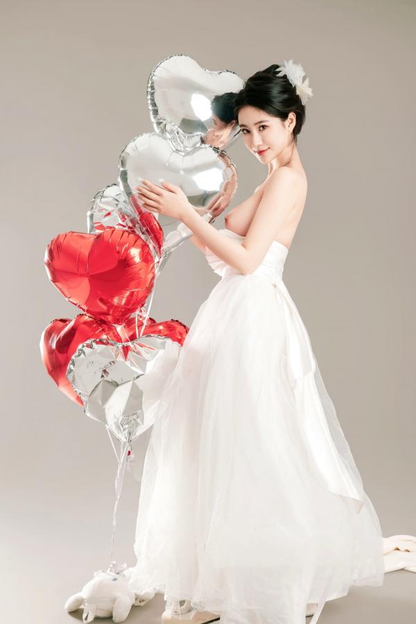 年年Nnian 年年  年年Nnian-LOVE-情人节特别篇：纯白婚纱私房照，心形气球浪漫诱惑与清纯甜美的碰撞第59张图片