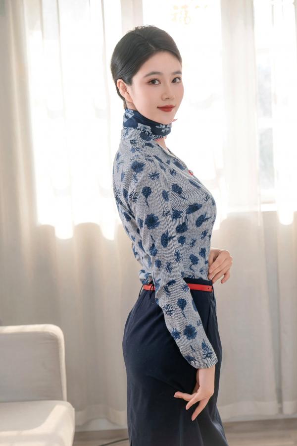 年年Nnian 年年  年年Nnian-空姐2：制服诱惑与黑丝私房美图，职场丽人的绝美视觉盛宴第5张图片