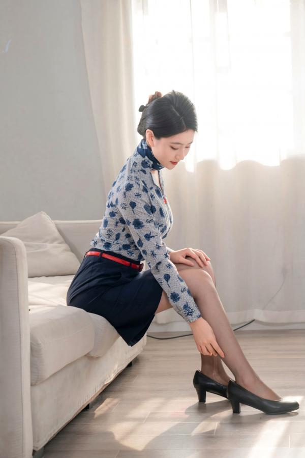 年年Nnian 年年  年年Nnian-空姐2：制服诱惑与黑丝私房美图，职场丽人的绝美视觉盛宴第6张图片