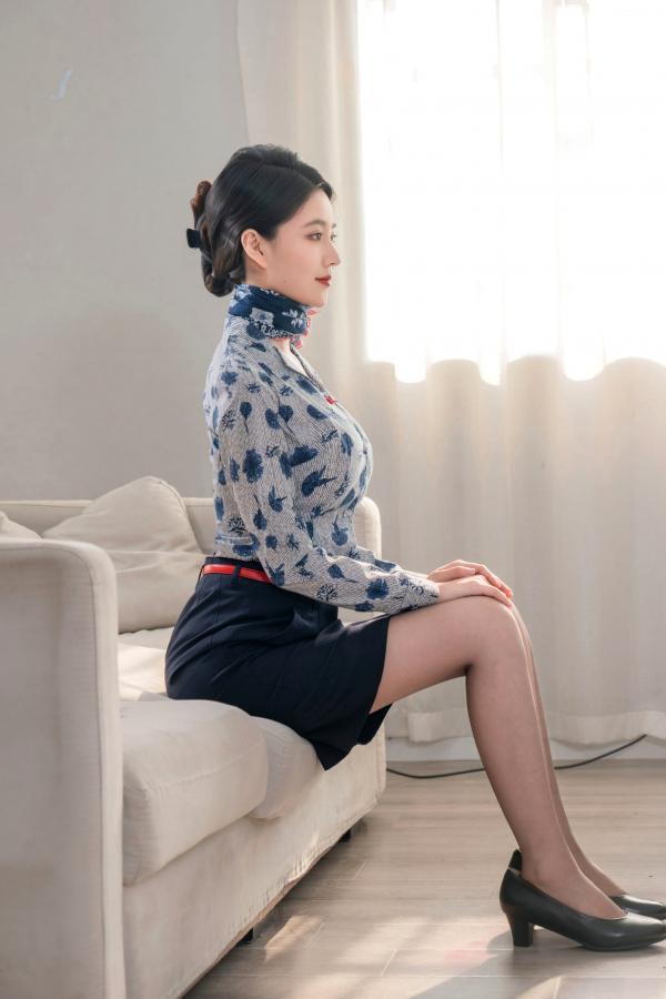 年年Nnian 年年  年年Nnian-空姐2：制服诱惑与黑丝私房美图，职场丽人的绝美视觉盛宴第9张图片