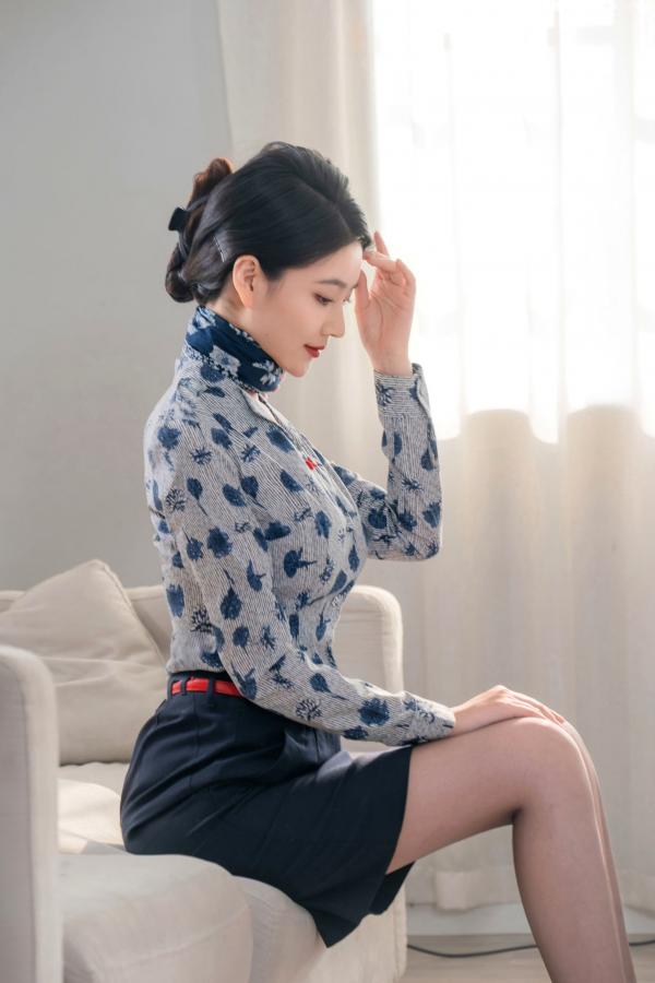 年年Nnian 年年  年年Nnian-空姐2：制服诱惑与黑丝私房美图，职场丽人的绝美视觉盛宴第10张图片