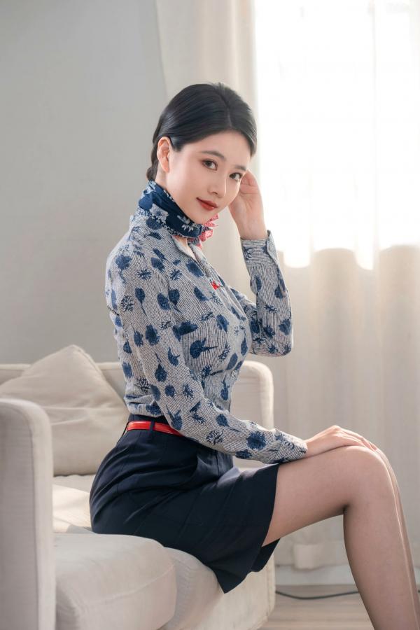 年年Nnian 年年  年年Nnian-空姐2：制服诱惑与黑丝私房美图，职场丽人的绝美视觉盛宴第11张图片